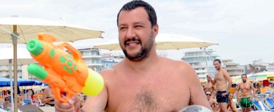 Matteo Salvini, il pistola elettrico