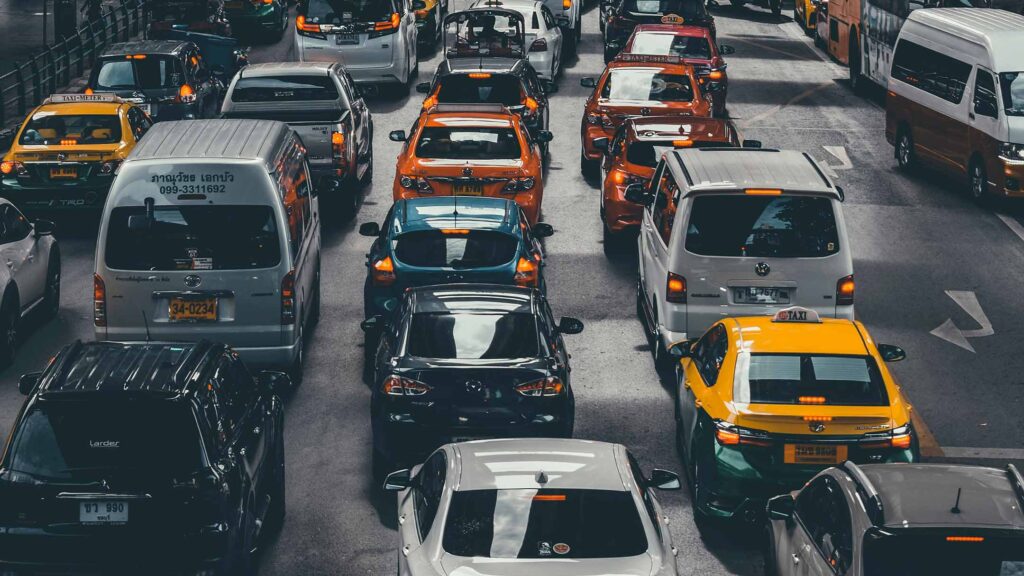 Traffico: troppe automobili e mobilità pubblica carente