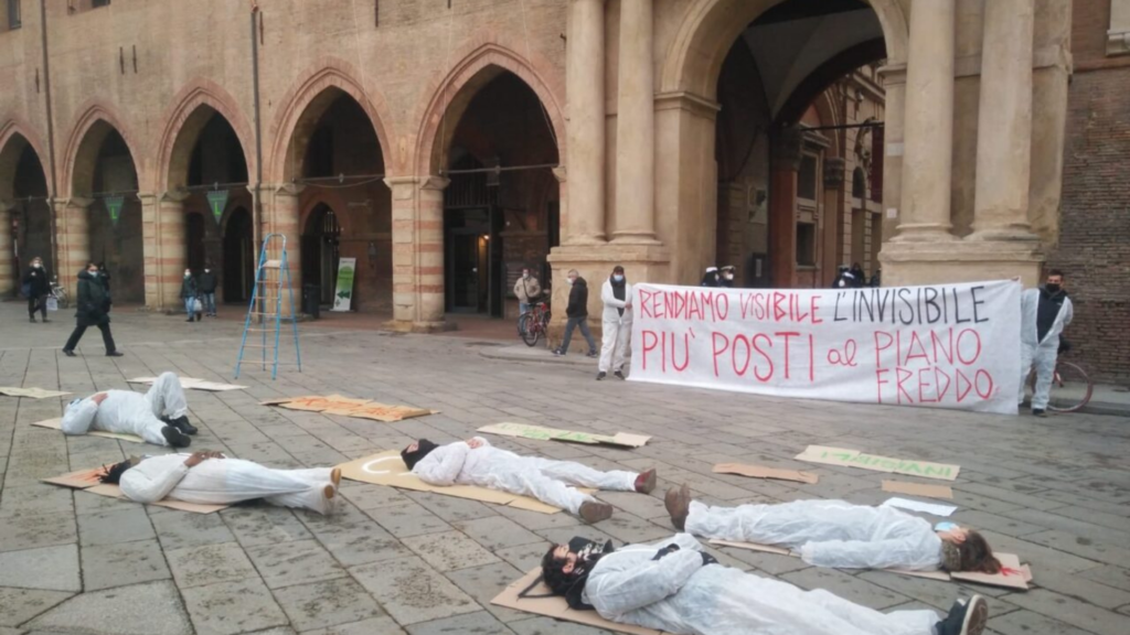 Bologna, proteste: “Il Piano freddo non basta”