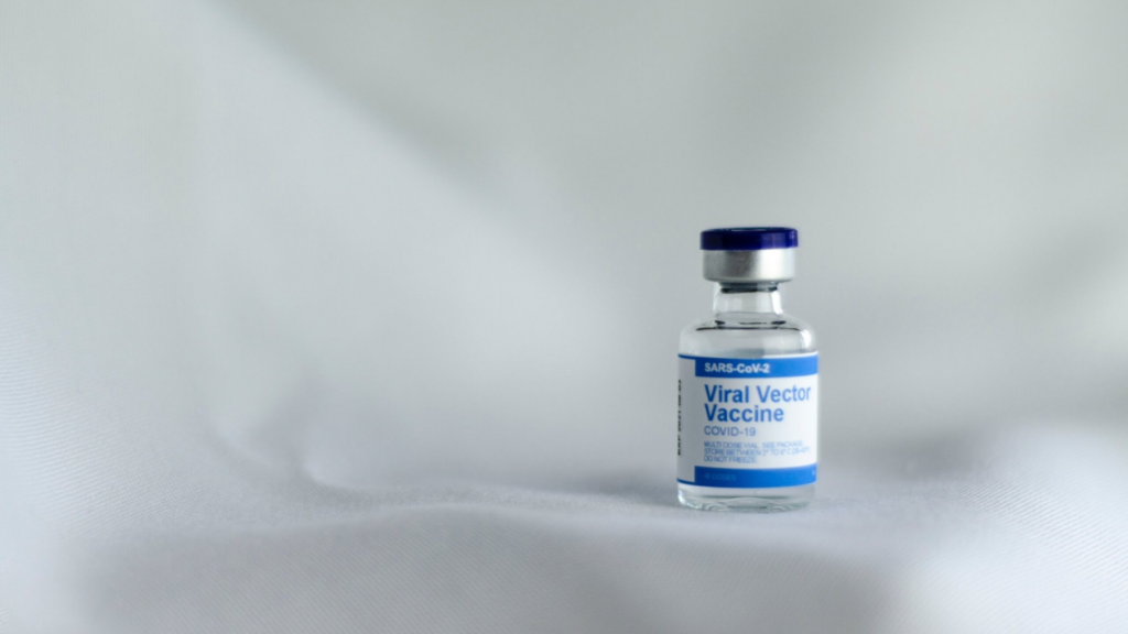 Le pressioni di “Big pharma” in Europa per tutelare il monopolio sui vaccini anti-Covid