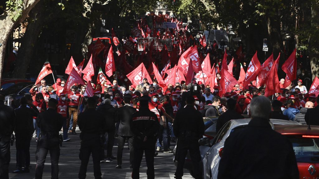 Italian labor unions rally against fascism in Rome