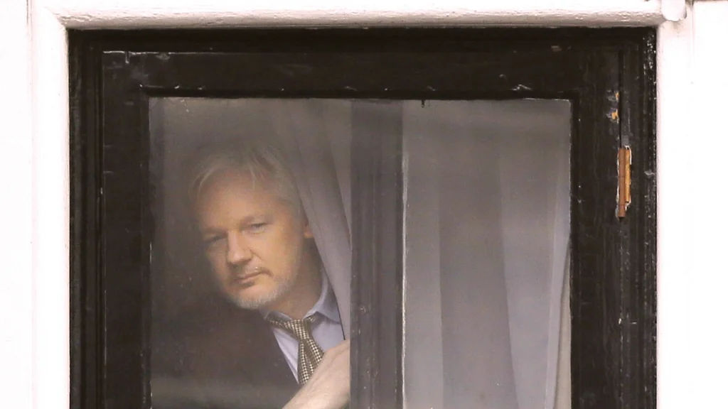 Assange, sentenza contro diritti umani e democrazia
