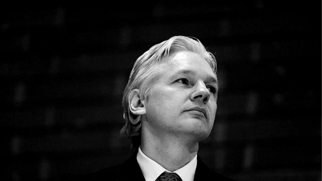 Difendere Assange, fino all’ultimo respiro