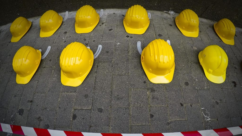 Lavoro: sindacati edili, rafforzare controlli sicurezza